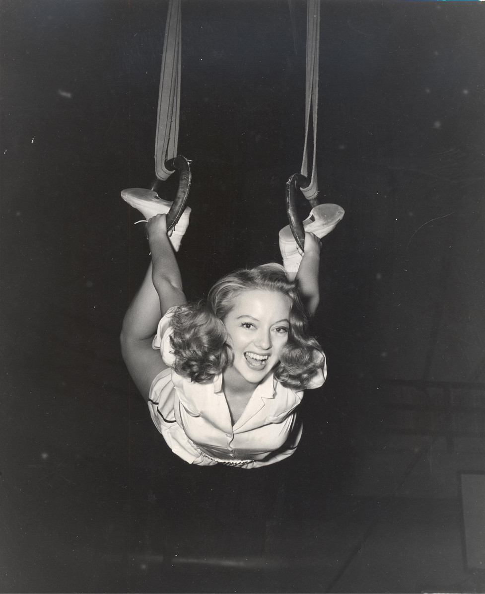 Evelyn Keyes in the Air