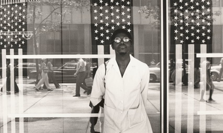 America_seen_through_Stars_and_Stripes,_New_York_City,_New_York,_1976,_by_Ming_Smith