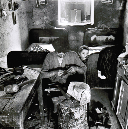 Roman Vishniac, Basement Apartment Workshop, Two Beds for Nine People, Warsaw, 1939/1970s
