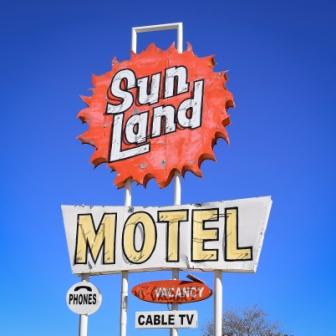 Sun Land Motel (2016)