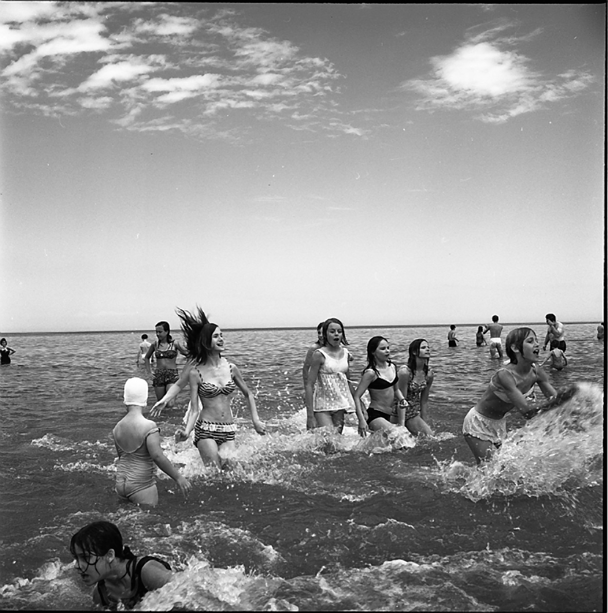 Vivian Maier, Girls Wading in Lake Michigan, Wilmette, IL, July 1968